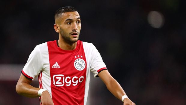 AMSTERDAM, NETHERLANDS - AUGUST 13:  Hakim Ziyech of Ajax looks on during the UEFA Champions League 3rd Qualifying match between Ajax and PAOK Thessaloniki at Johan Cruyff Arena on August 13, 2019 in Amsterdam, Netherlands. (Photo by Dean Mouhtaropoulos/Getty Images)