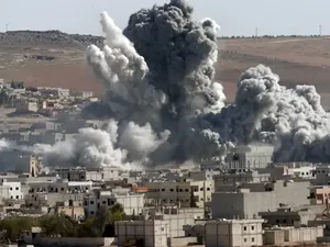 Detik-detik Serangan Bom Meledak di Pangkalan Militer Irak Detik-detik Serangan Bom Meledak di Pangkalan Militer Irak
