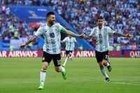 Angel Di Maria bersama Lionel Messi di timnas Argentina (Shaun Botterill/Getty Images)
