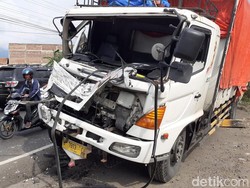 Kecelakaan Beruntun Terjadi di Flyover Kretek Brebes