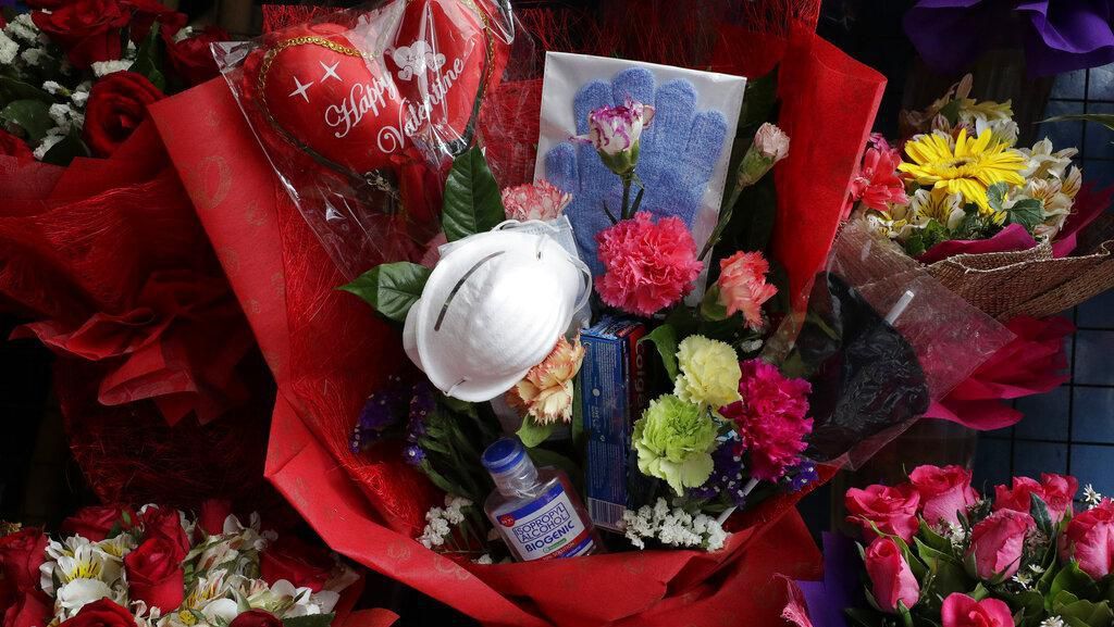 Unik! di Filipina Ada Buket Bunga Antivirus Corona Jelang Valentine Unik! di Filipina Ada Buket Bunga Antivirus Corona Jelang Valentine