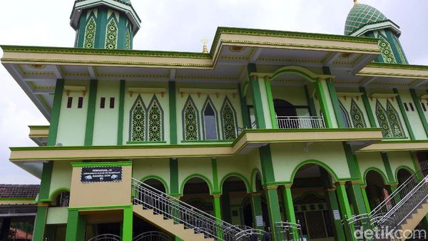 Renovasi dan Pengecatan Masjid Terdampak Banjir Bekasi