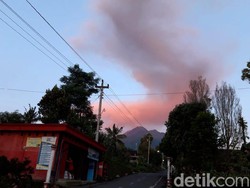 Alasan Utama Dilarang Ngebut Saat Gunung Erupsi