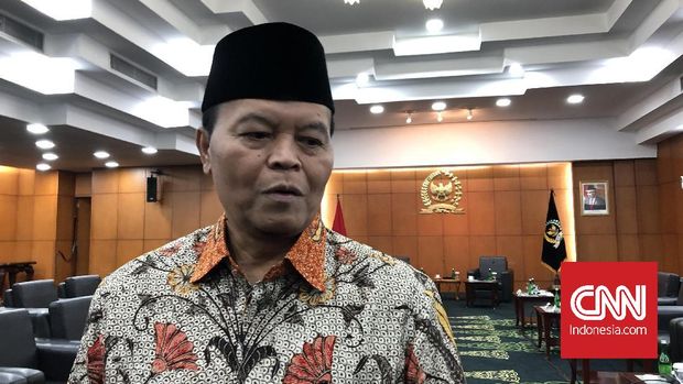 Wakil Ketua MPR Hidayat Nur Wahid di Kompleks Parlemen, Senayan, Jakarta (13/2).