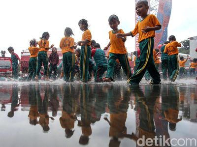 Seru Banget! Begini Hebohnya Anak-anak jadi Petugas Damkar