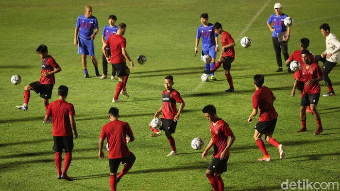Shin Tae-yong untuk pertama kalinya menggelar latihan bersama Timnas senior Indonesia. 30 pemain hadir dalam pemusatan latihan ini.