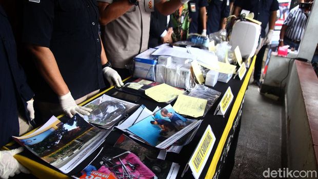 Barang bukti yang digunakan untuk praktik aborsi ilegal