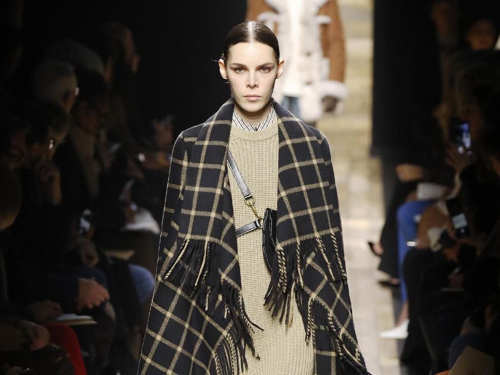 15 Koleksi Musim Dingin Michael Kors di New York Fashion Week 2020 15 Koleksi Musim Dingin Michael Kors di New York Fashion Week 2020