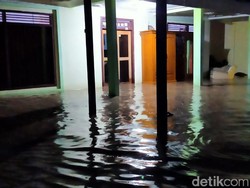 Warga Ponorogo Kebanjiran Gegara Sungai Tersumbat