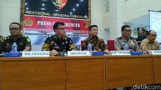 Polisi Sebut Muncikari Kasus Kawin Kontrak di Bogor Punya Puluhan 'Anak' Polisi Sebut Muncikari Kasus Kawin Kontrak di Bogor Punya Puluhan 'Anak'