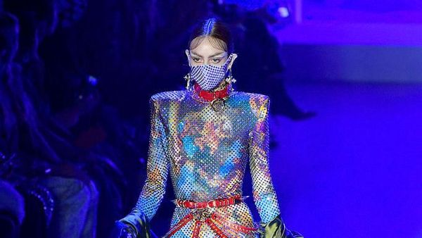 Heboh Virus Corona, Masker-masker Unik Esksis di New York Fashion Week