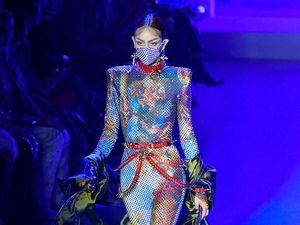 Heboh Virus Corona, Masker-masker Unik Esksis di New York Fashion Week Heboh Virus Corona, Masker-masker Unik Esksis di New York Fashion Week