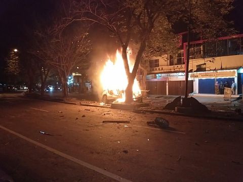 Mobil Tabrak Pohon-Terbakar di Medan, Pengemudi Tewas Terpanggang