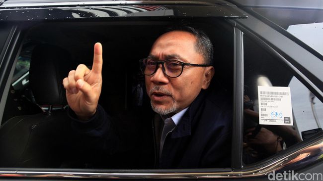 Diperiksa 5 Jam, Zulhas Buru-buru Tinggalkan KPK Diperiksa 5 Jam, Zulhas Buru-buru Tinggalkan KPK