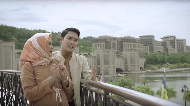 Elly Sugigi dan Aditya Gumelar
