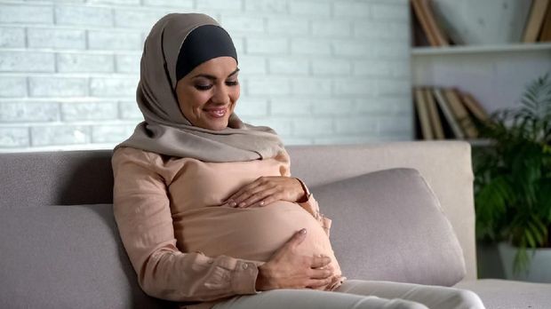 Ilustrasi wanita muslim hamil