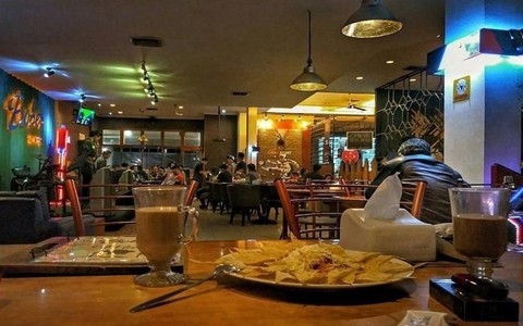  Cafe  di  Bandung  yang  Buka  24 Jam Bikin Kenyang Perut Lagi 