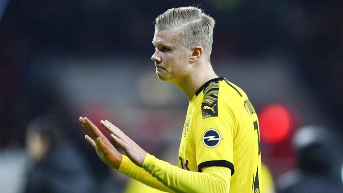 Dortmunds Erling Haaland reacts disappointed after losing the German Bundesliga soccer match between Bayer Leverkusen and Borussia Dortmund in Leverkusen, Germany, Saturday, Feb. 8, 2020. Leverkusen defeated Dortmund with 4-3. (AP Photo/Martin Meissner)