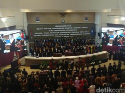 Puan Maharani Terima Gelar Honoris Causa Undip