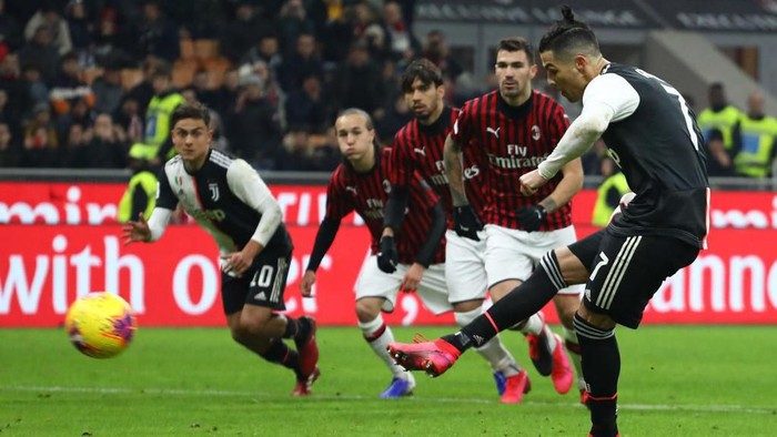 MILAN, ITALY - FEBRUARY 13:  Cristiano Ronaldo of Juventus scores his goal from the penalty spot during the Coppa Italia Semi Final match between AC Milan and Juventus at Stadio Giuseppe Meazza on February 13, 2020 in Milan, Italy.  (Photo by Marco Luzzani/Getty Images)