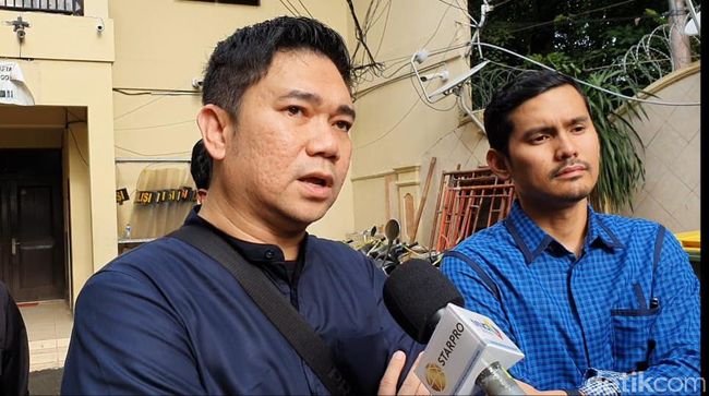 Dipertanyakan Polisi, Pengacara Bakal Berikan Bukti Lucinta Luna Depresi Dipertanyakan Polisi, Pengacara Bakal Berikan Bukti Lucinta Luna Depresi