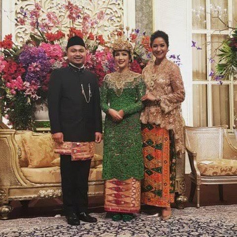 4 Inspirasi Pakaian Pengantin Betawi Ala Seleb