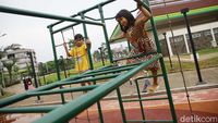Bersantai dan Bermain di Alun-alun Kota Depok