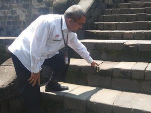 Iyuh, Jorok! Candi Borobudur Ditempeli Ribuan Permen Karet Bekas
