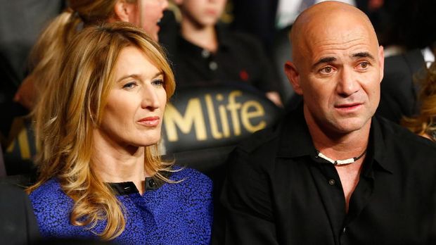 LAS VEGAS, NV - MAY 02: Andre Agassi and wife Steffi Graf watches the Leo Santa Cruz against Jose Cayetano featherweight bout on May 2, 2015 at MGM Grand Garden Arena in Las Vegas, Nevada.   Al Bello/Getty Images/AFP