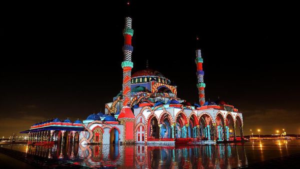 Terpesona Indahnya Festival Cahaya Sharjah di Uni Emirat Arab