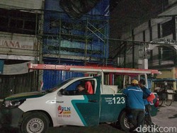 Naikkan Balon Udara, Kabel Listrik Meledak dan Putus