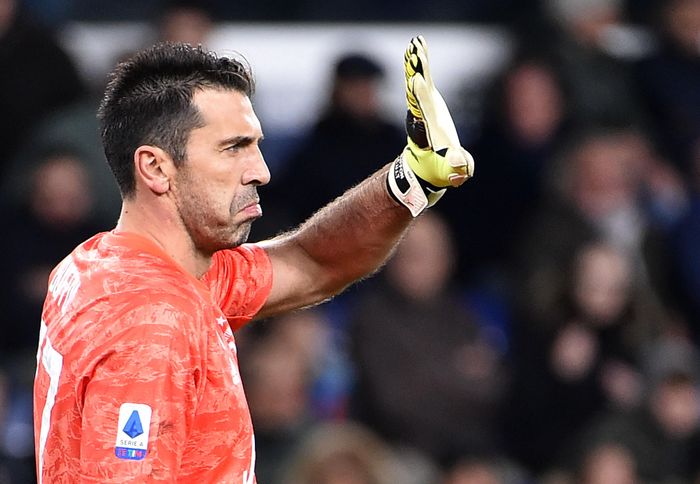 Gianluigi Buffon GENOA, ITALY - DECEMBER 18: Gianluigi Buffon Juventus goalkeeper gestures during the Serie A match between UC Sampdoria and Juventus at Stadio Luigi Ferraris on December 18, 2019 in Genoa, Italy. (Photo by Paolo Rattini/Getty Images)