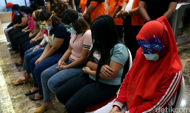 5 Tahun Beroperasi, Wisata Seks 'Halal' Puncak Dibongkar Polisi 5 Tahun Beroperasi, Wisata Seks 'Halal' Puncak Dibongkar Polisi
