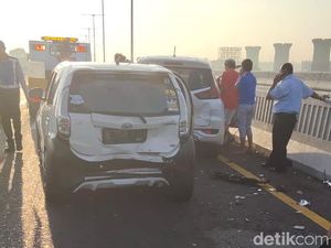 Tak Ada Korban, Ini Penyebab Kecelakaan 5 Kendaraan di Tol Layang Japek