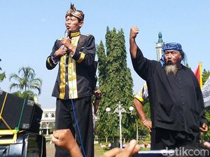 Warga Ciamis Tuntut Ridwan Saidi Minta Maaf Soal Galuh Brutal Warga Ciamis Tuntut Ridwan Saidi Minta Maaf Soal Galuh Brutal