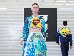 Foto: Ketika Susi Pudjiastuti dan Jokowi Eksis di New York Fashion Week Foto: Ketika Susi Pudjiastuti dan Jokowi Eksis di New York Fashion Week