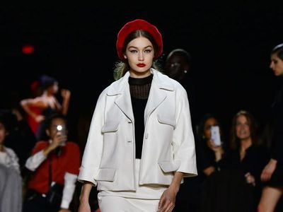 Foto: Pesona Gigi Hadid di New York Fashion Week 2020, Cuma Tampil 3 Kali