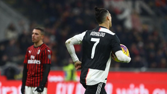 MILAN, ITALY - FEBRUARY 13:  Cristiano Ronaldo of Juventus celebrates his goal during the Coppa Italia Semi Final match between AC Milan and Juventus at Stadio Giuseppe Meazza on February 13, 2020 in Milan, Italy.  (Photo by Marco Luzzani/Getty Images)