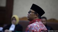 Ekspresi Imam Nahrawi Didakwa Terima Suap Rp 11,5 Miliar