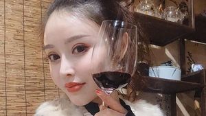 Jago Racik Teh, 10 Pose Menawan Binaragawati Yuan Herong yang Tangani Virus Corona