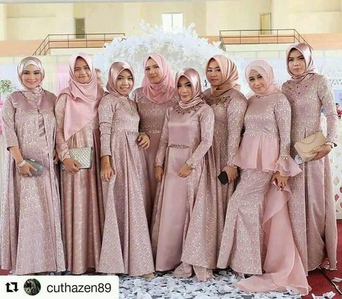 4 Inspirasi Model  Baju  Atasan  Brokat untuk Jadi Bridesmaid 