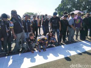 Warga Ciamis Turun ke Jalan Tuntut Ridwan Saidi Minta Maaf Warga Ciamis Turun ke Jalan Tuntut Ridwan Saidi Minta Maaf