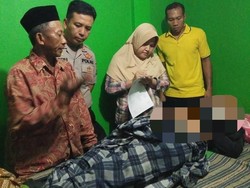 Pria Ini Tewas Tersambar Petir Persis di Belakang Istrinya
