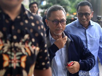 Ekspresi Tegang Zulkifli Hasan saat Penuhi Panggilan KPK