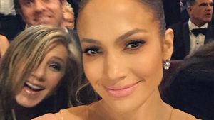 12 Photobomb Artis yang Kocak Banget, Beyonce Sampai Melet