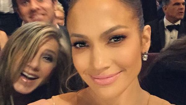 12 Photobomb Artis yang Kocak Banget, Beyonce Sampai Melet