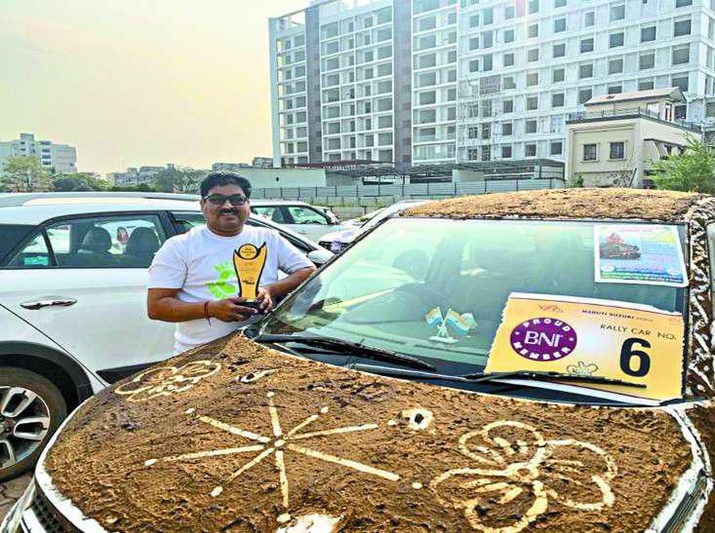 Hiii.. Mobil Berlumur Kotoran Sapi Jadi Jawara Modifikasi Hiii.. Mobil Berlumur Kotoran Sapi Jadi Jawara Modifikasi
