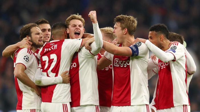 1124722762 AMSTERDAM, NETHERLANDS - FEBRUARY 13: Nicolas Tagliafico of Ajax celebrates after scoring his teams first goal with his team mates but the goal is later disallowed by the VAR during the UEFA Champions League Round of 16 First Leg match between Ajax and Real Madrid at Johan Cruyff Arena on February 13, 2019 in Amsterdam, Netherlands. (Photo by Lars Baron/Getty Images)