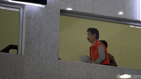 Momen Bupati Nonaktif Solok Selatan Diperiksa KPK