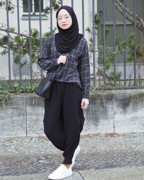 Mix and Match Kemeja Flanel ala Hijabers, Style Cocok Buat Malam Mingguan!